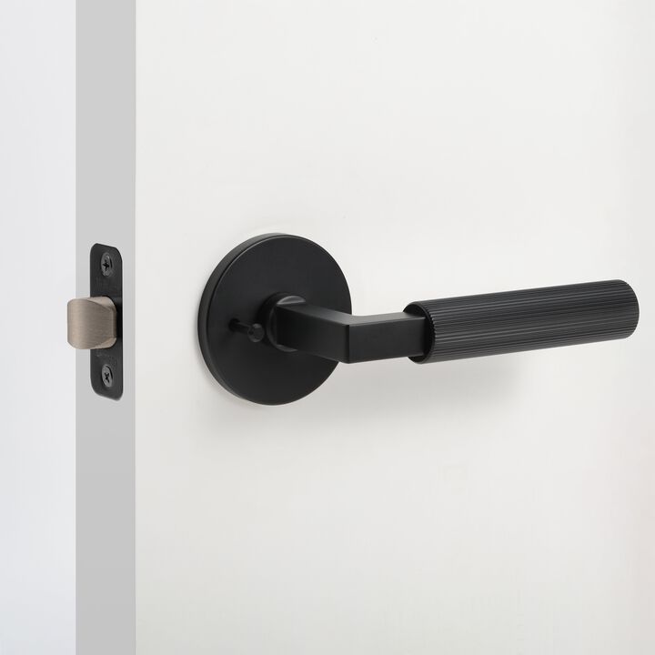 Mila Modern Linear Bed/Bath Interior Door Handle with Round Rosette and Concealed Screws (Privacy)