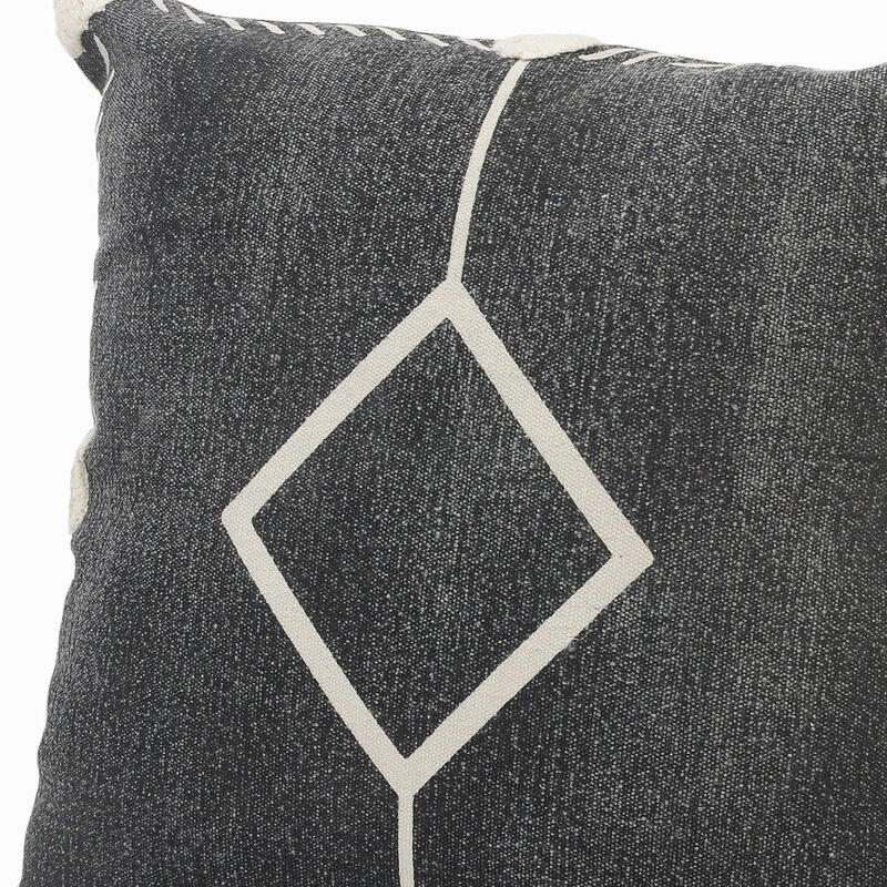 HomeRoots Set of Two 20" Black And Off White Diamond Cotton Throw Pillows image number 4