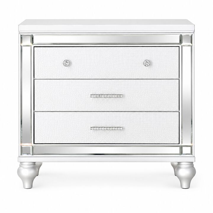 Brenessiq 3-Drawer Nightstand