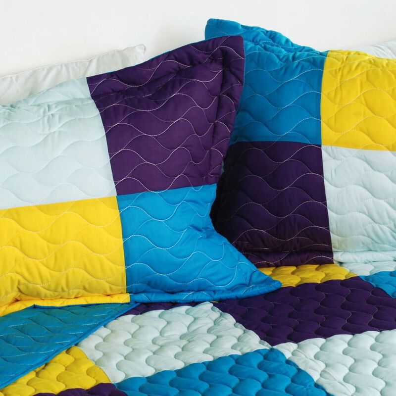Full Queen Mild Winter 3 Piece Patchwork Quilt Set with Vermicelli Quilting image number 2