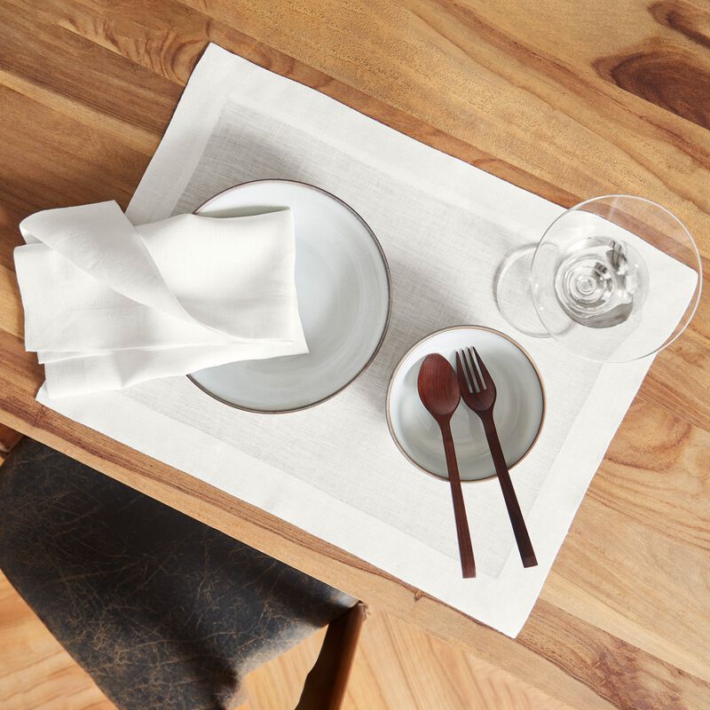 Solino Home Sonoma 100% Linen Placemats &ndash; Set of 6, 14 x 19 in, Machine Washable, Holiday and Everyday Dining