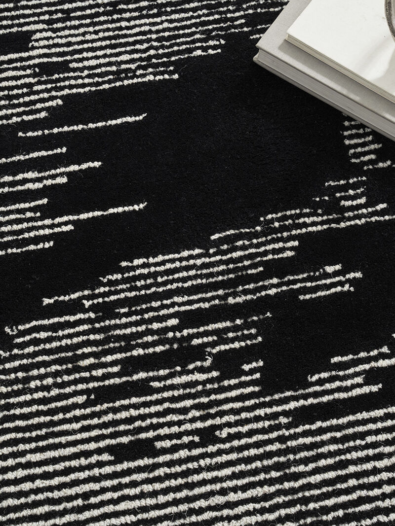 Ma30 Star SMR02 Black/Ivory 5'3" x 7'3" Rug