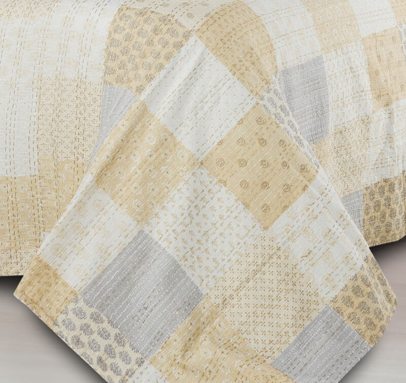 Cozy Cotton Geometric Throw for Stylish Home Decor and Year-Round Comfort
