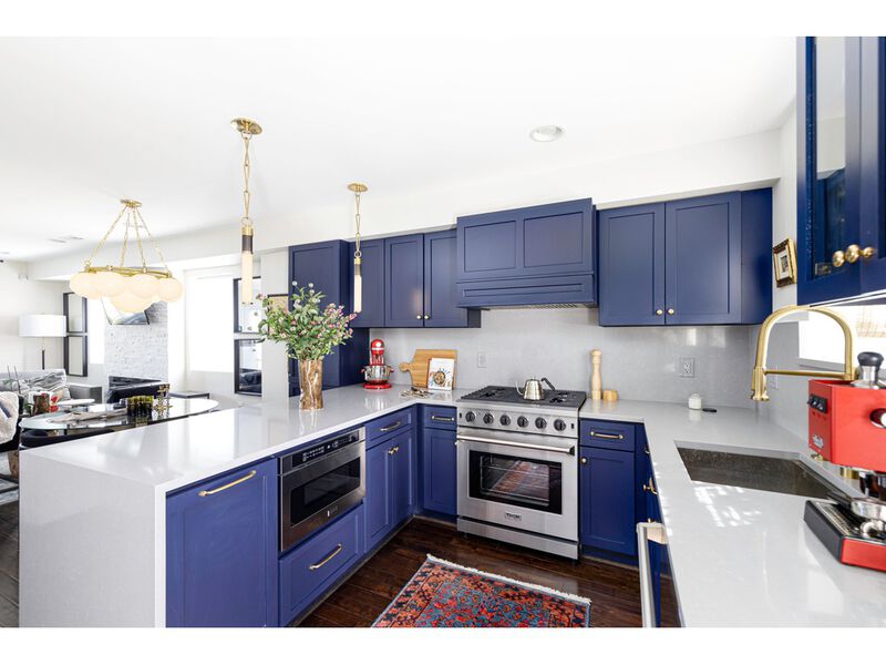 Huntington Pendant image number 3