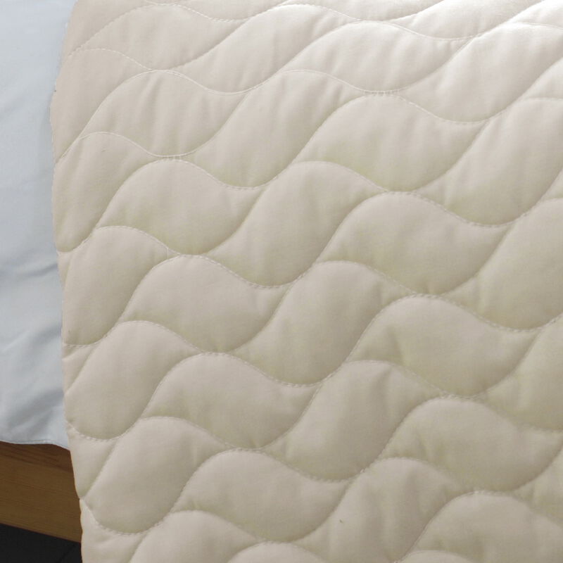 3-Piece Vermicelli Quilted Patchwork Quilt Set with Coastal Wave Pattern image number 4