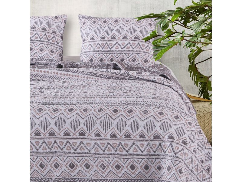 Geometric Print Polyester King Quilt Set with 2 Sham, Multicolor - Benzara image number 2