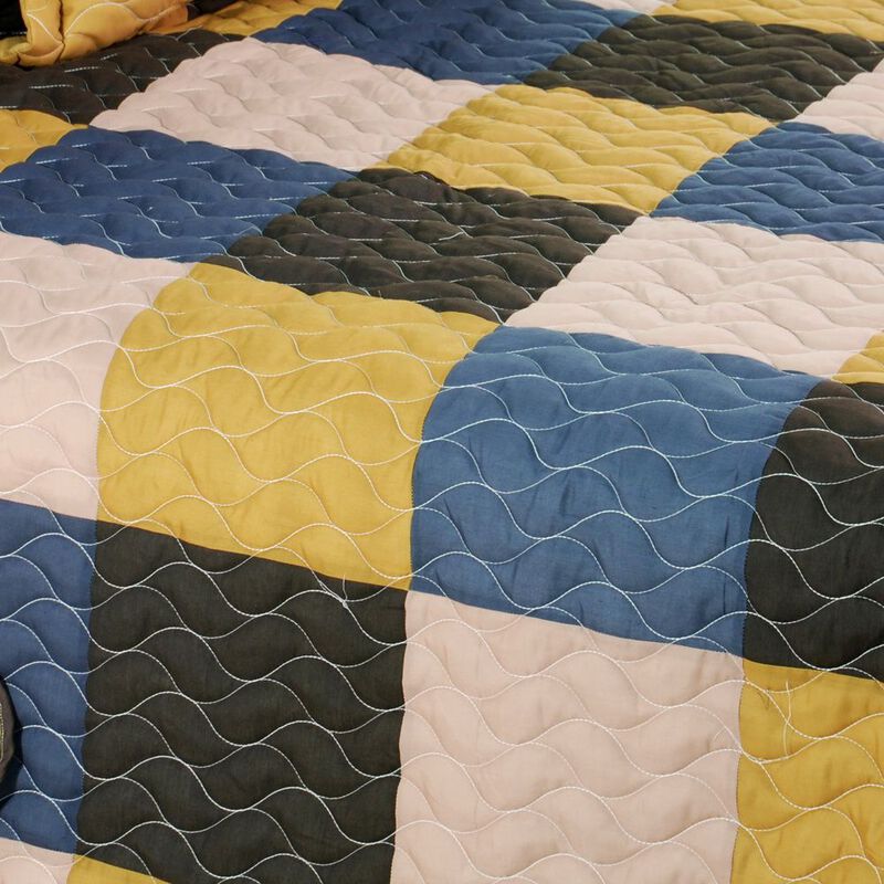 Full Queen Mild Winter 3 Piece Patchwork Quilt Set with Vermicelli Quilting image number 2