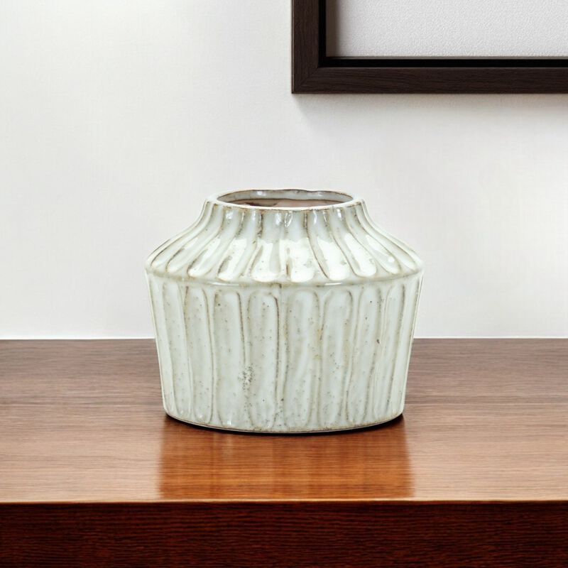 Ribbed Terracotta Round Table Vase – Elegant Decorative Vase for Centerpieces and Home Accents