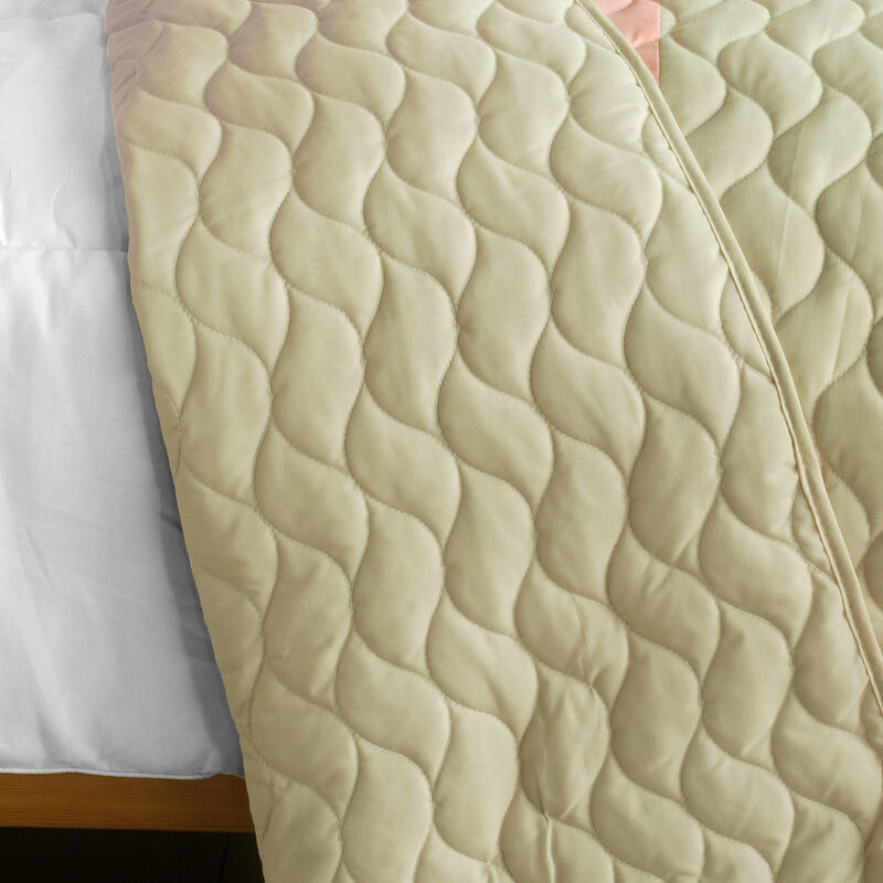 Vermicelli Quilted Patchwork Quilt Set 3 Piece for Cozy Bedroom Decor-Pink image number 3