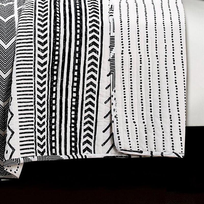 Hivvago 3 Piece Scandinavian Black White Reversible Cotton Set in Full/Queen