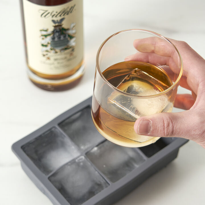 Glacier Ice Cube Tray with Lid