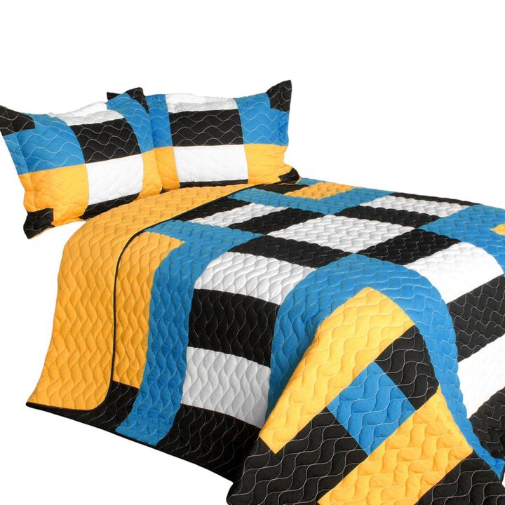 3-Piece Patchwork Quilt Set with Vermicelli Quilting and Geometric Pattern