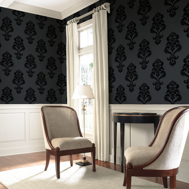 Graphic Damask Black Wallpaper image number 2