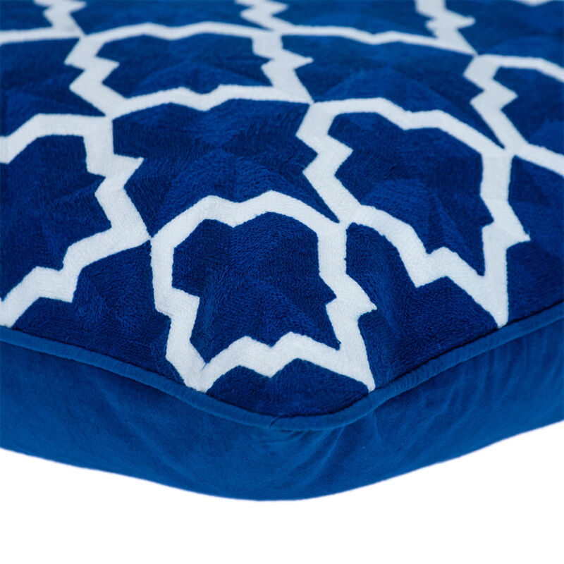 HomeRoots 20" Blue and White Geometric Cotton Throw Pillow image number 3