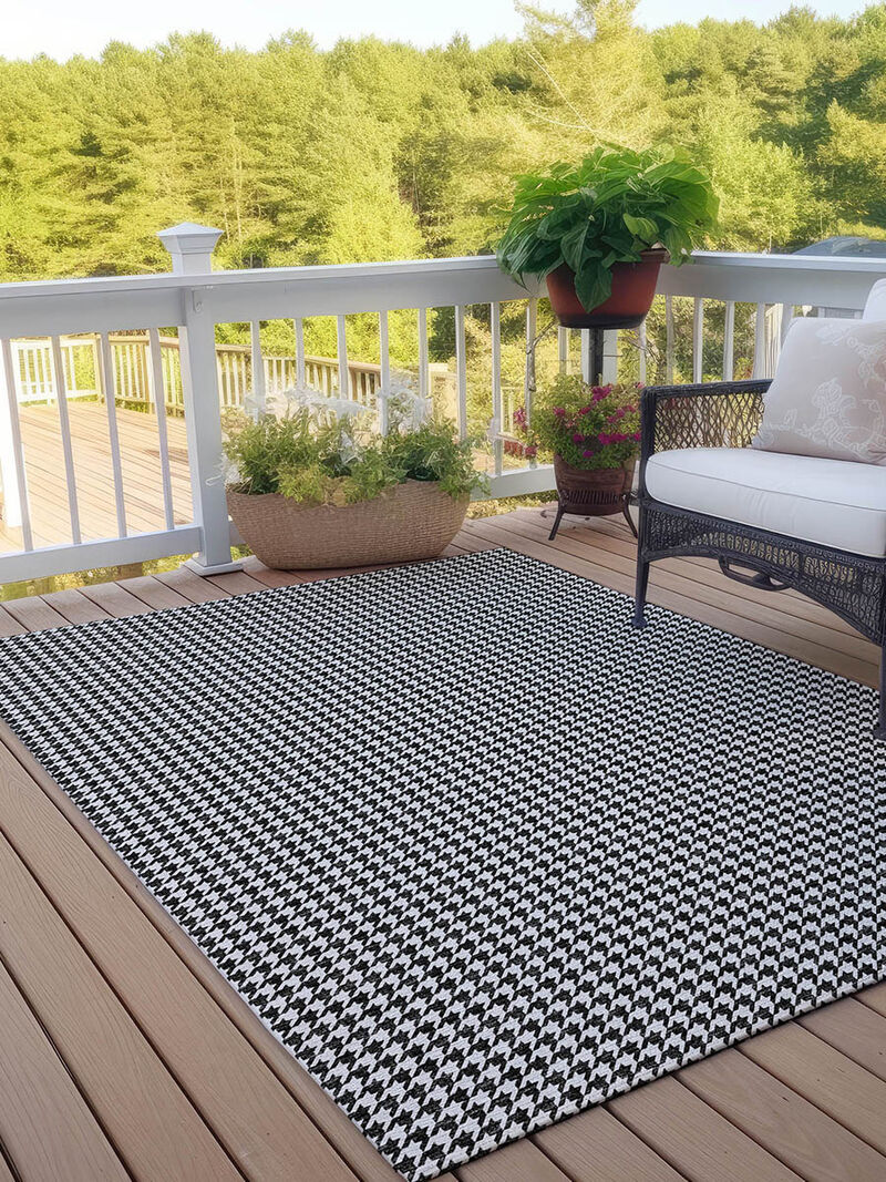 Hinton HN1 Black 5' x 7'6" Rug