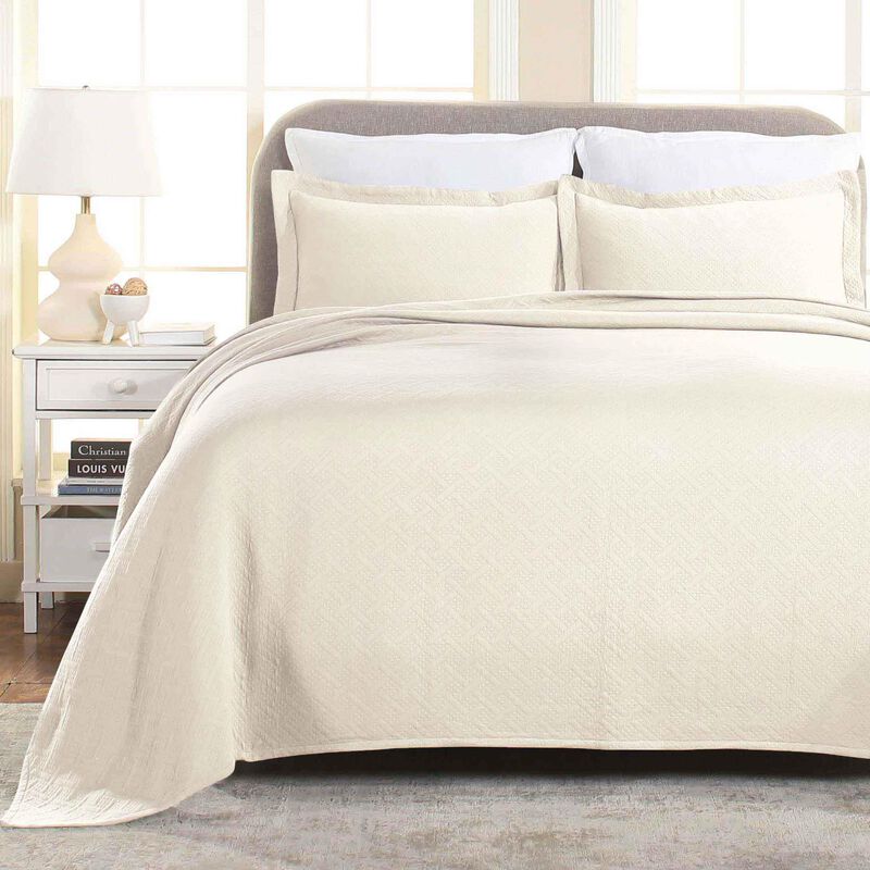 Lightweight Cotton Matelasse Bedspread Set with Matching Shams image number 3