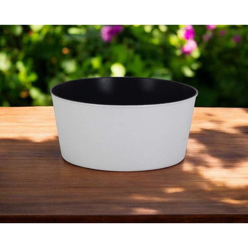 Round Plastic Planter Pot &ndash; Versatile Indoor or Outdoor Plant Container
