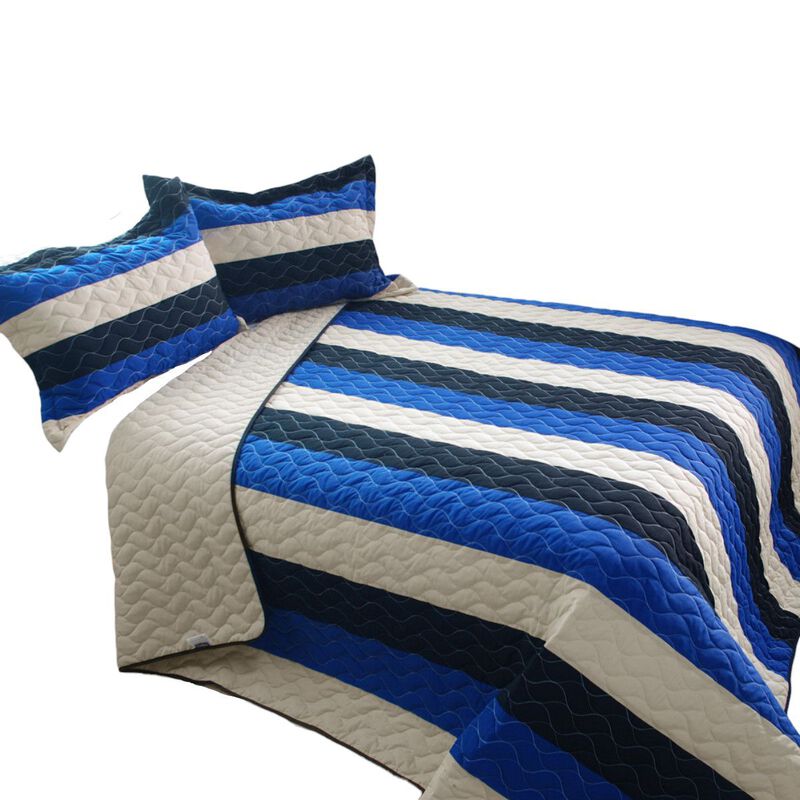 3-Piece Vermicelli Quilted Patchwork Quilt Set with Coastal Wave Pattern image number 1