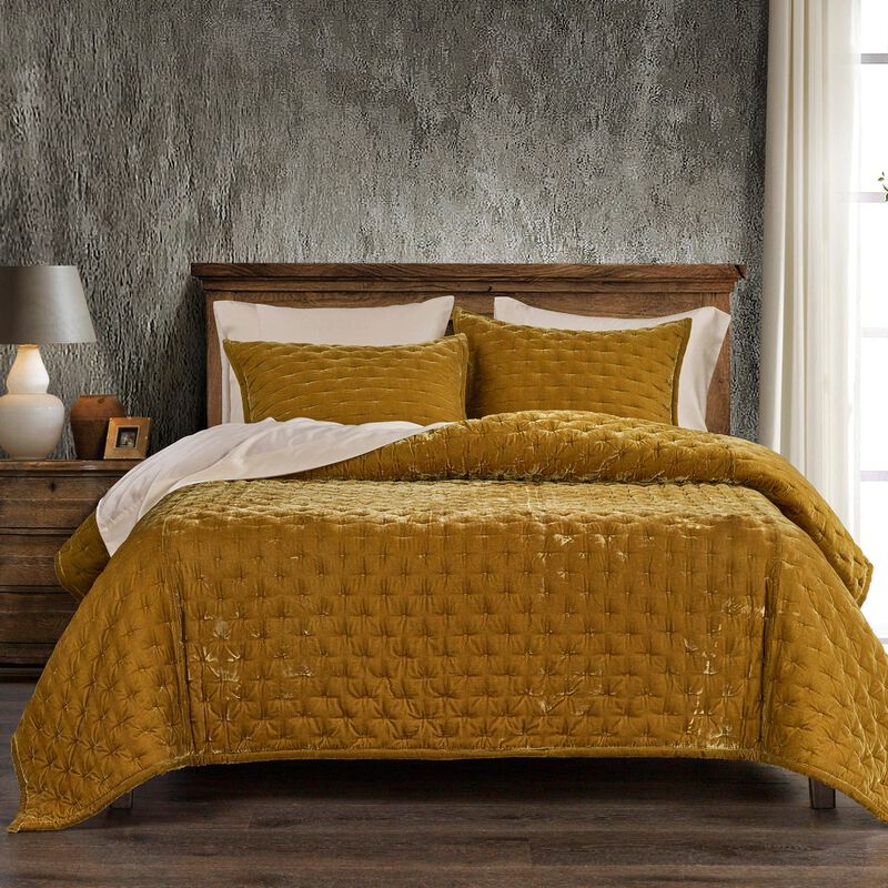 Stella Pintuck Saffron Full/Queen Quilt Set image number 1