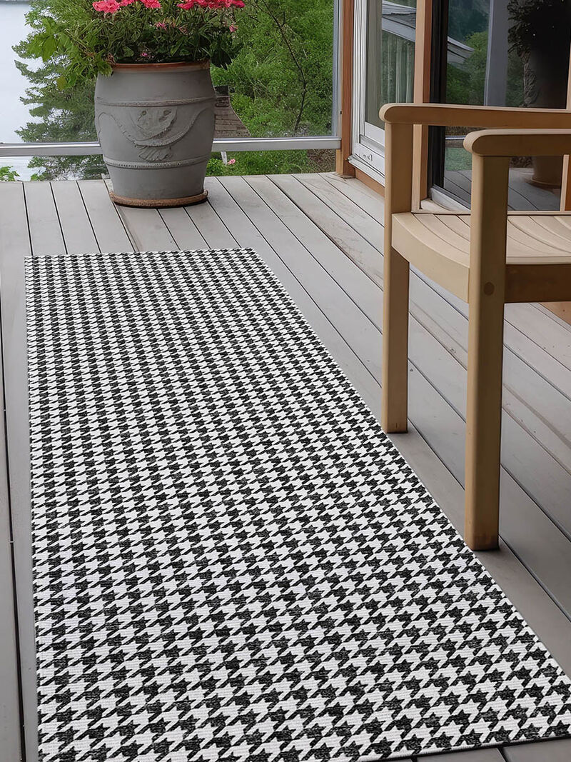 Hinton HN1 Black 2'3" x 10' Rug