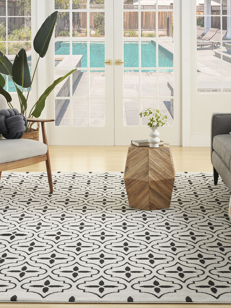 Nourison Essentials NRE04 Ivory/Black 6' x 9' Rug