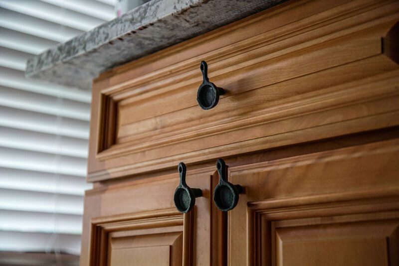 Set of 6 Black Mini Cast Iron Skillet Drawer Pulls - Decorative Kitchen Cabinet Knobs for Rustic Charm - Simple Installation - Each 2.25 Inches in Height image number 9