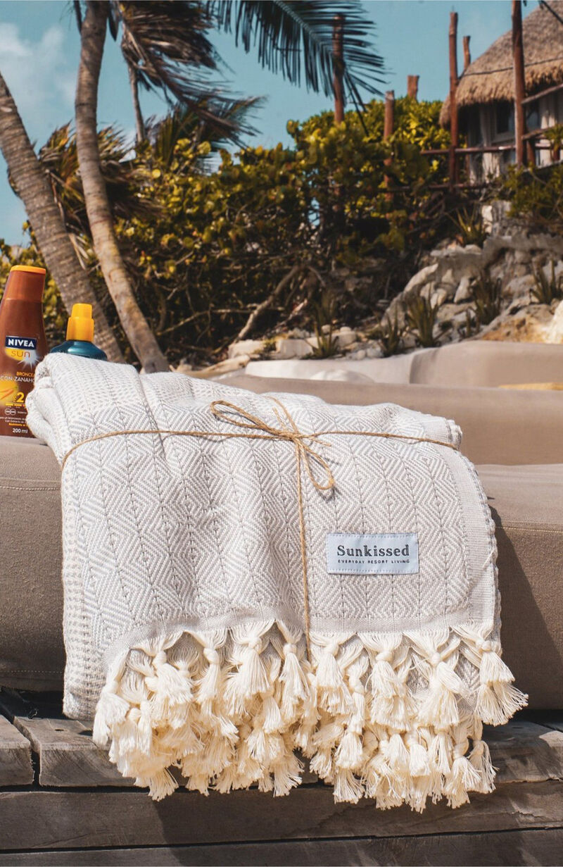 Casa Blanket / Throw - For Home, Beach, Picnic / Outdoor image number 3