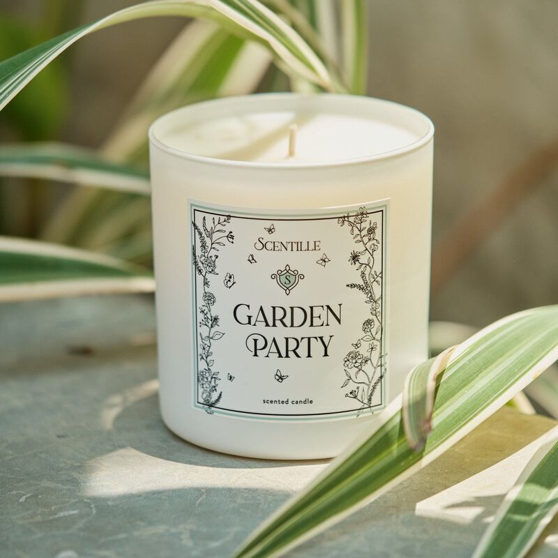 Garden Party Candle &ndash; Fruity Floral Scent | Soy Coconut Wax