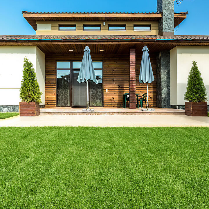 30-Pack Artificial Grass Floor Tiles with Easy Interlocking Installation Design