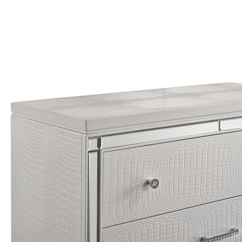 New Classic Furniture Furniture Modern Style Solid Wood Chest in White Finish