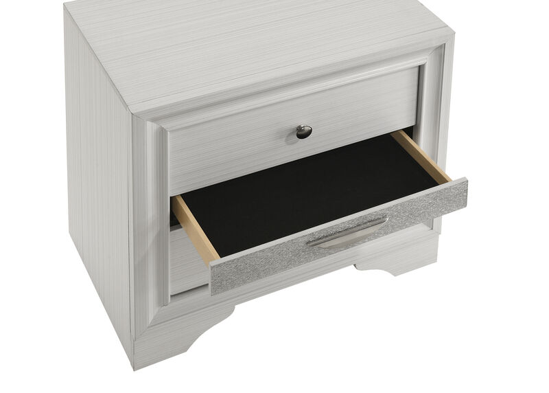 Darnavique 3-Drawer Nightstand image number 5