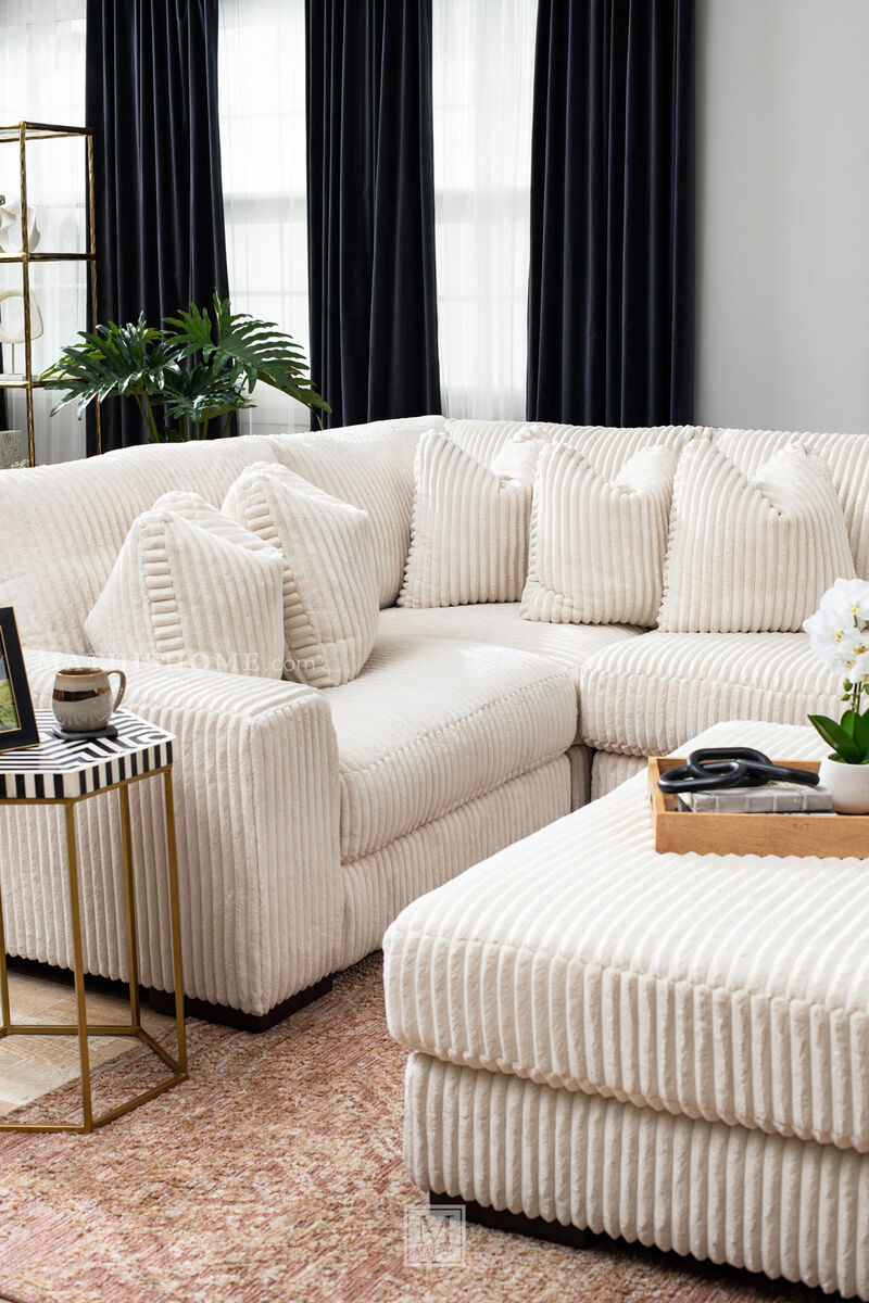 Lindyn Living Room Set in Ivory