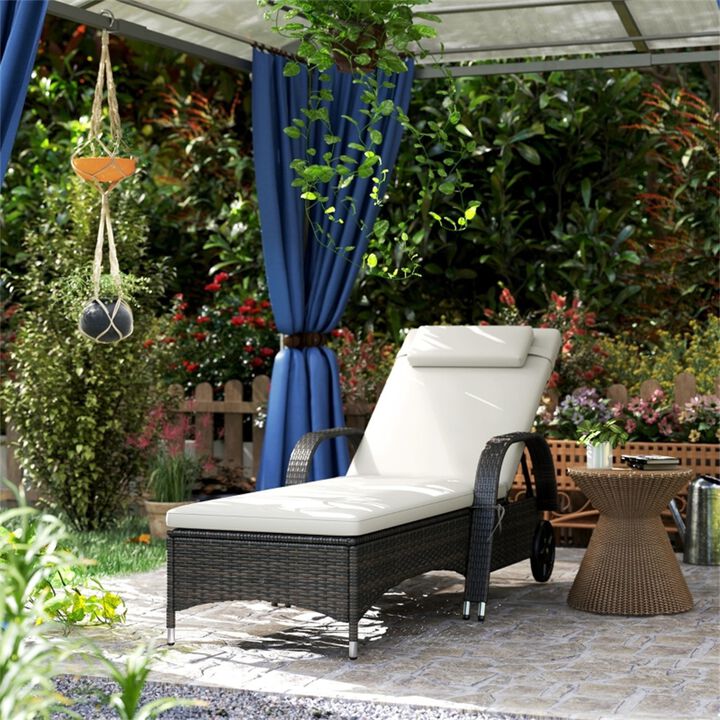 Foldable Outdoor Lounge Chair with Padded Comfort, Ideal for Patio, Garden, or Poolside Relaxation