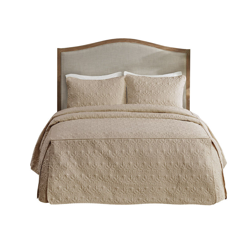Gracie Mills Sandy 3 Piece Split Corner Classic Pleated Quilted Bedspread Set