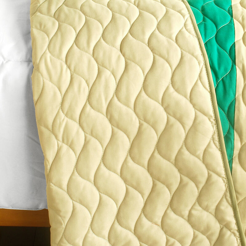 Queen Size 3-Piece Patchwork Quilt Set with Matching Pillow Shams image number 3