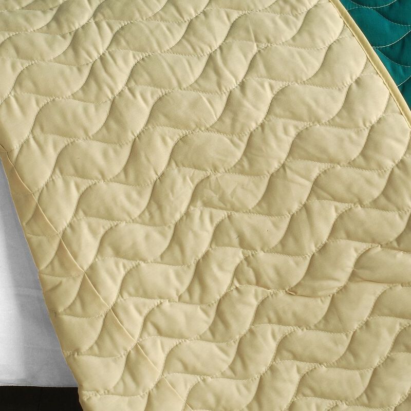 Queen Size 3 Piece Patchwork Quilt Set with Quilted Stitching Design-Green image number 3