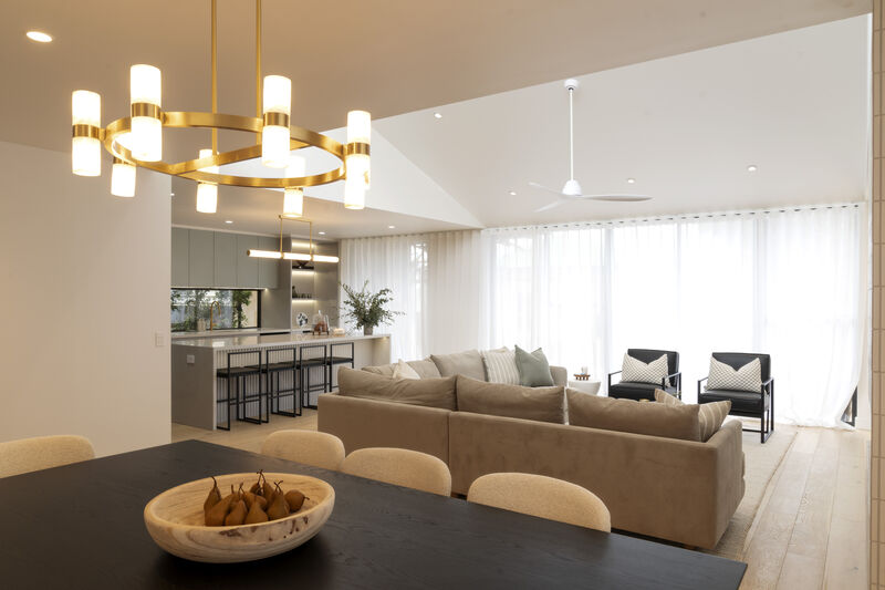 Beacon Lighting Luella 16-Light Alabaster Chandelier Modern Ceiling Chandelier image number 8