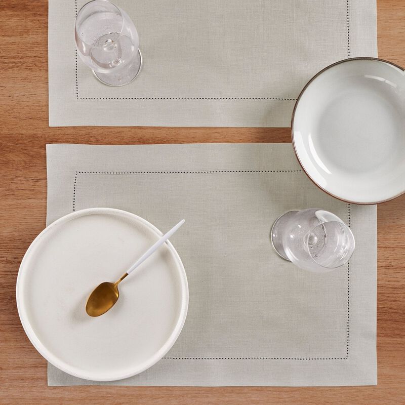 Solino Home Medium Weight Hemstitch 100% Linen Placemats &ndash; Set of 4, 14 x 19 in, Machine Washable, Holiday and Everyday Dining