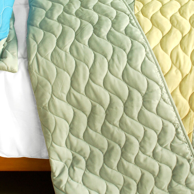 Blue Queen Size 3-Piece Vermicelli Quilted Patchwork Quilt Set with Shams image number 3
