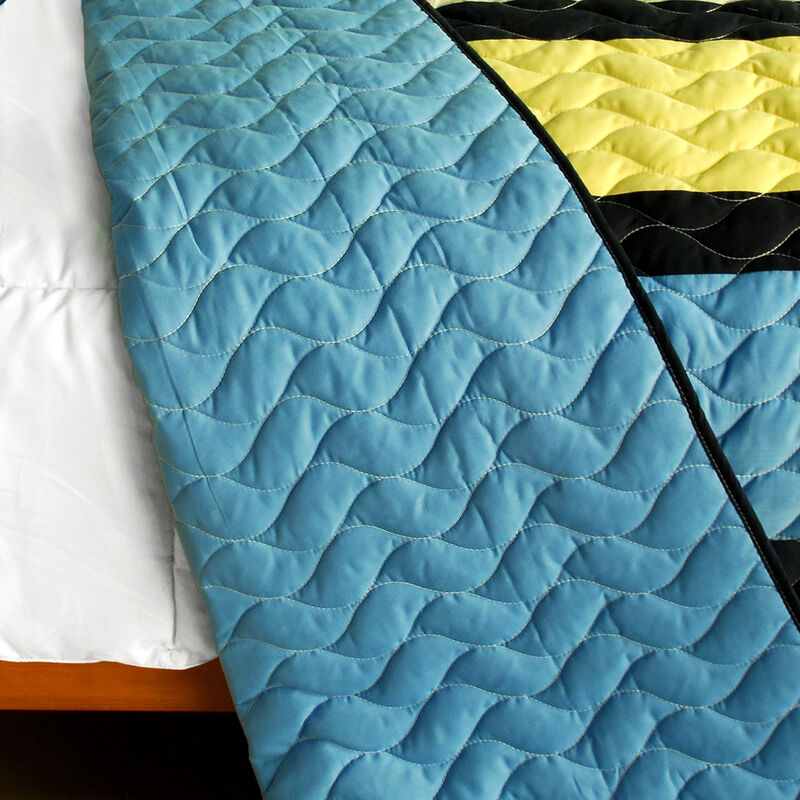 Full Queen Cry Wolf 3 Piece Patchwork Quilt Set with Vermicelli Quilting image number 3