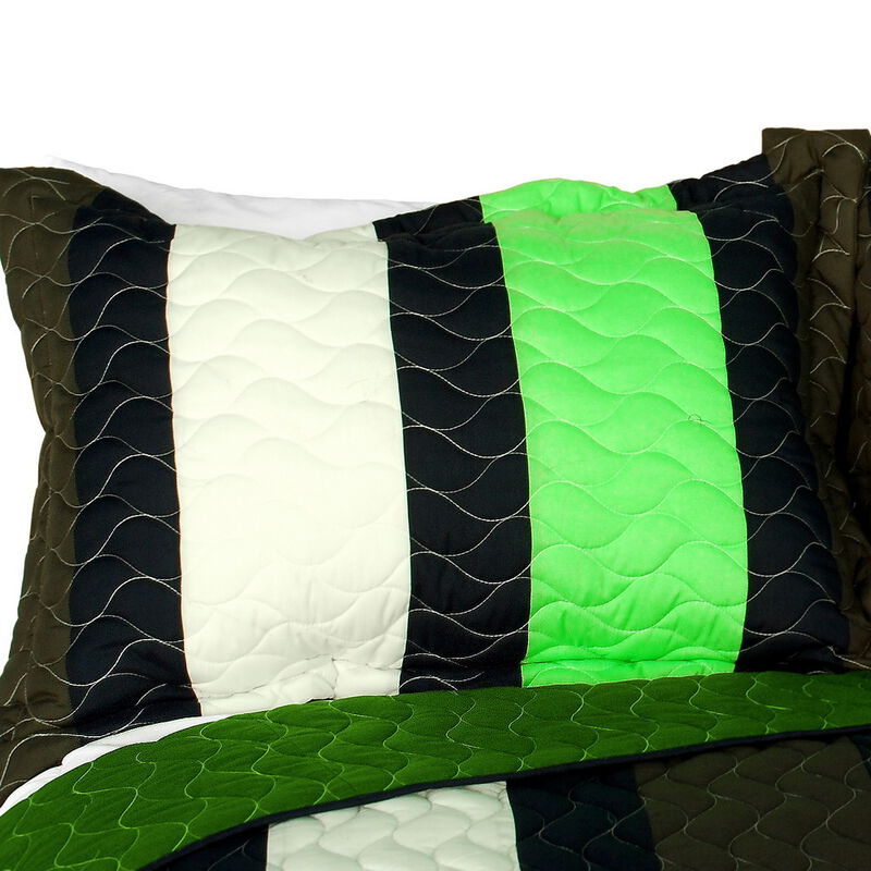 Full Queen Cry Wolf 3 Piece Patchwork Quilt Set with Vermicelli Quilting image number 4