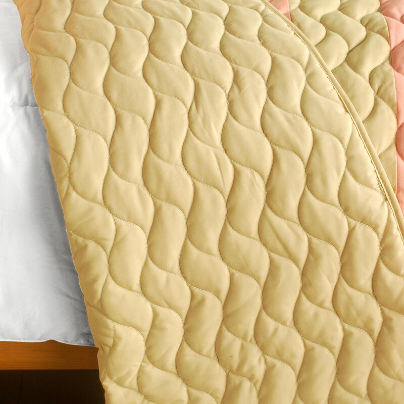 3-Piece Patchwork Quilt Set for Bed, Champagne Honey Quilted Design-Pink image number 3