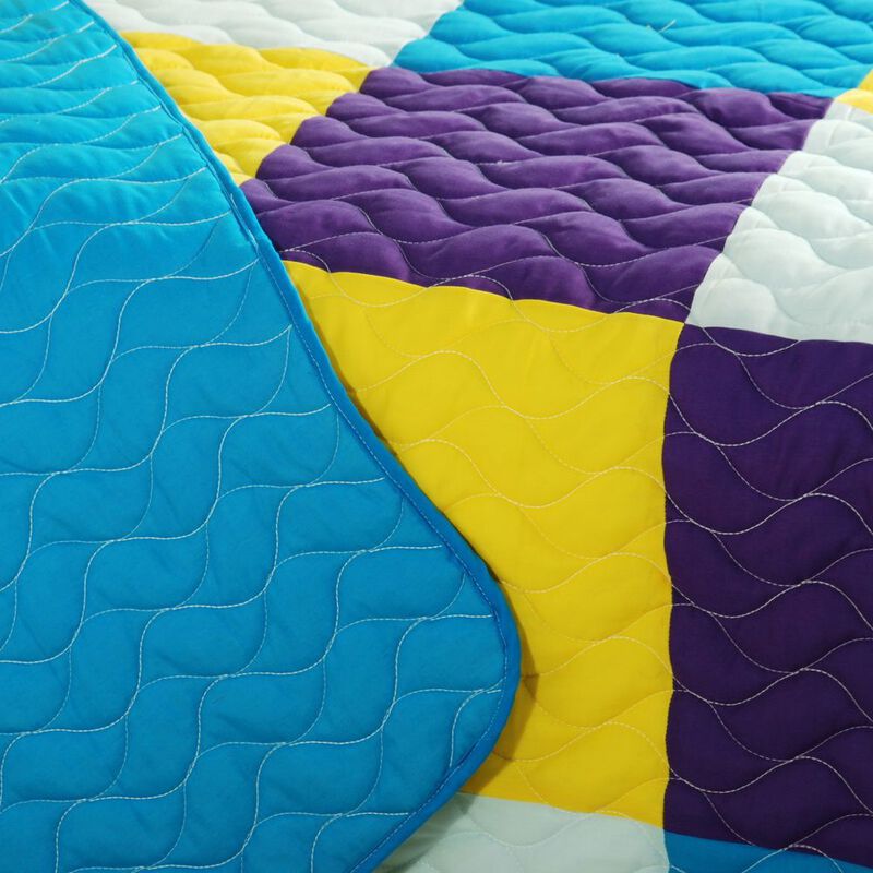 Full Queen Mild Winter 3 Piece Patchwork Quilt Set with Vermicelli Quilting image number 4