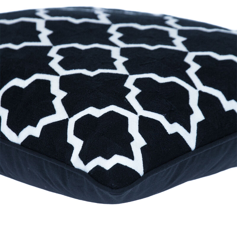 HomeRoots 20" Black and White Geometric Cotton Throw Pillow image number 3