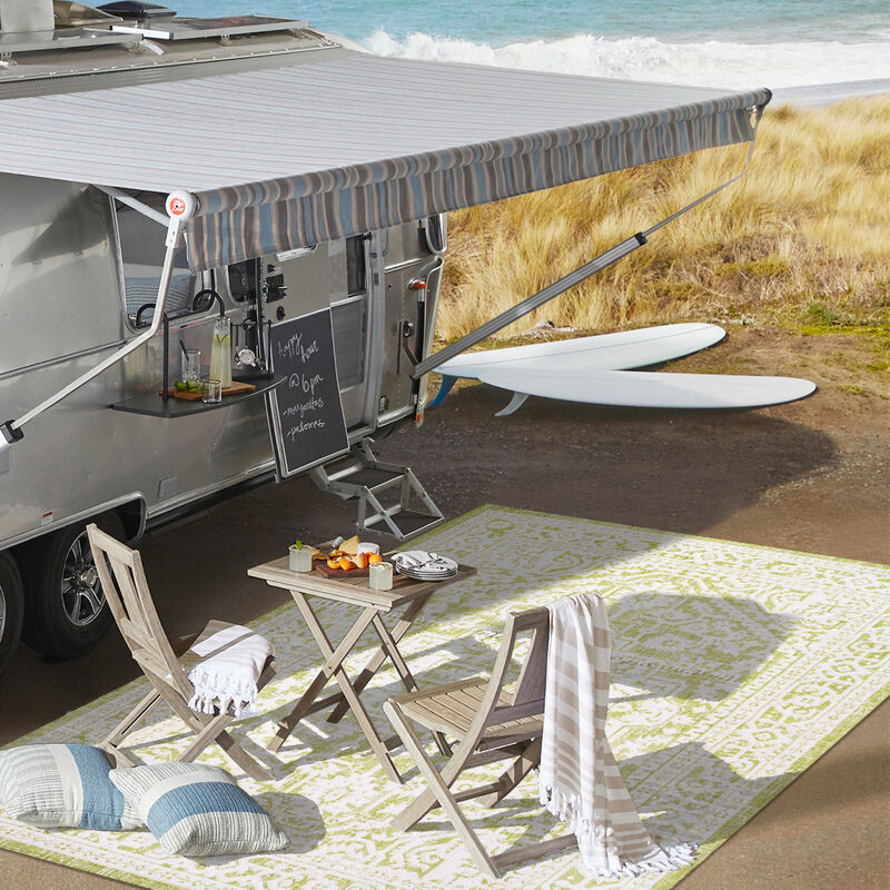 Sinjuri Medallion Textured Weave Indoor/Outdoor Area Rug