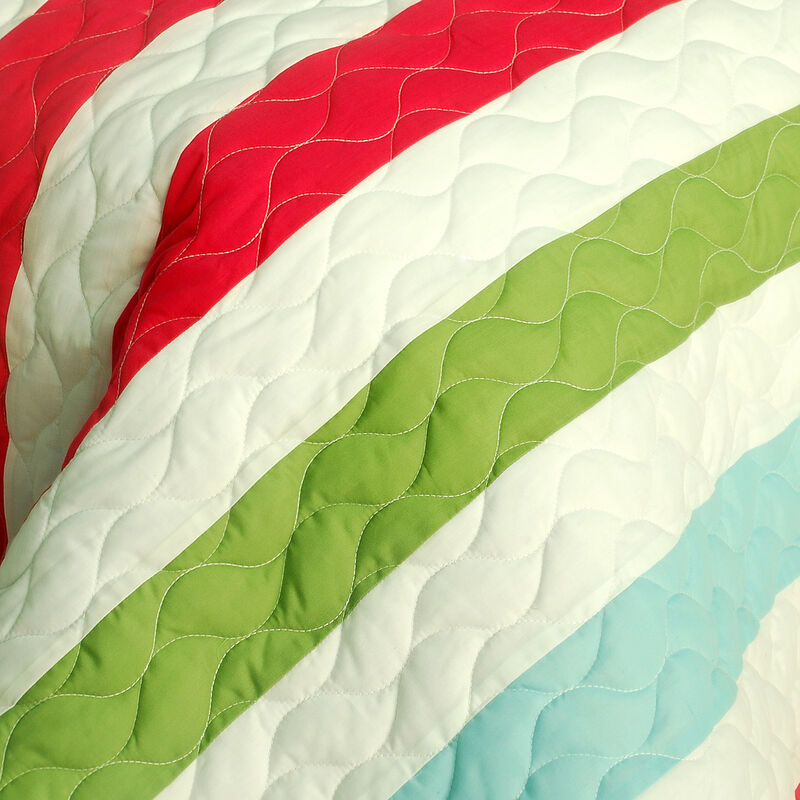 Queen Size 3-Piece Patchwork Quilt Set with Matching Pillow Shams image number 2