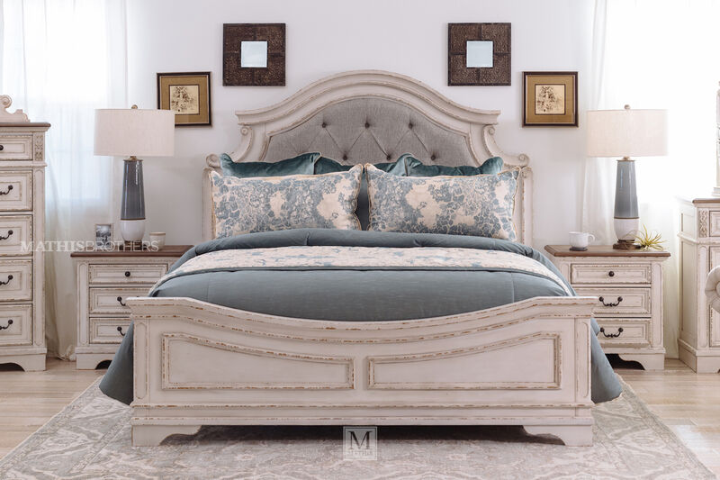 Realyn King Panel Bed