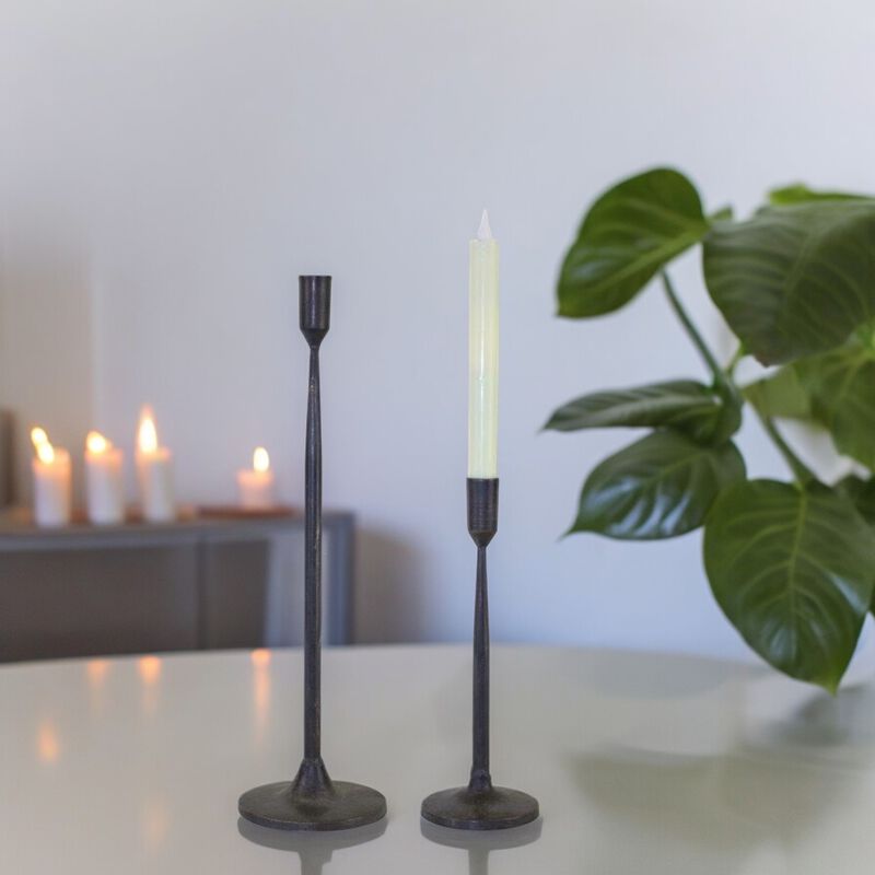 Elegant Set of 2 Candle Holders for Home and Table D&eacute;cor