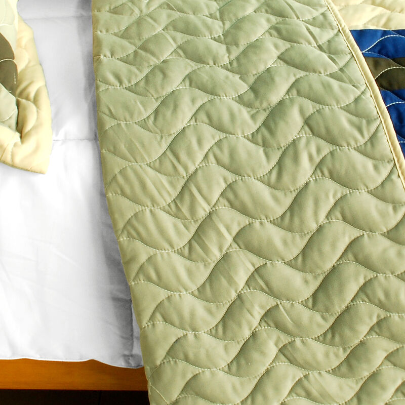 Quilted Patchwork Quilt Set 3-Piece with Matching Pillow Shams image number 2