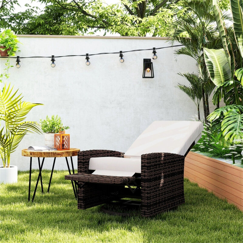 Folding beach chair with adjustable recline &ndash; portable and perfect for outdoor use